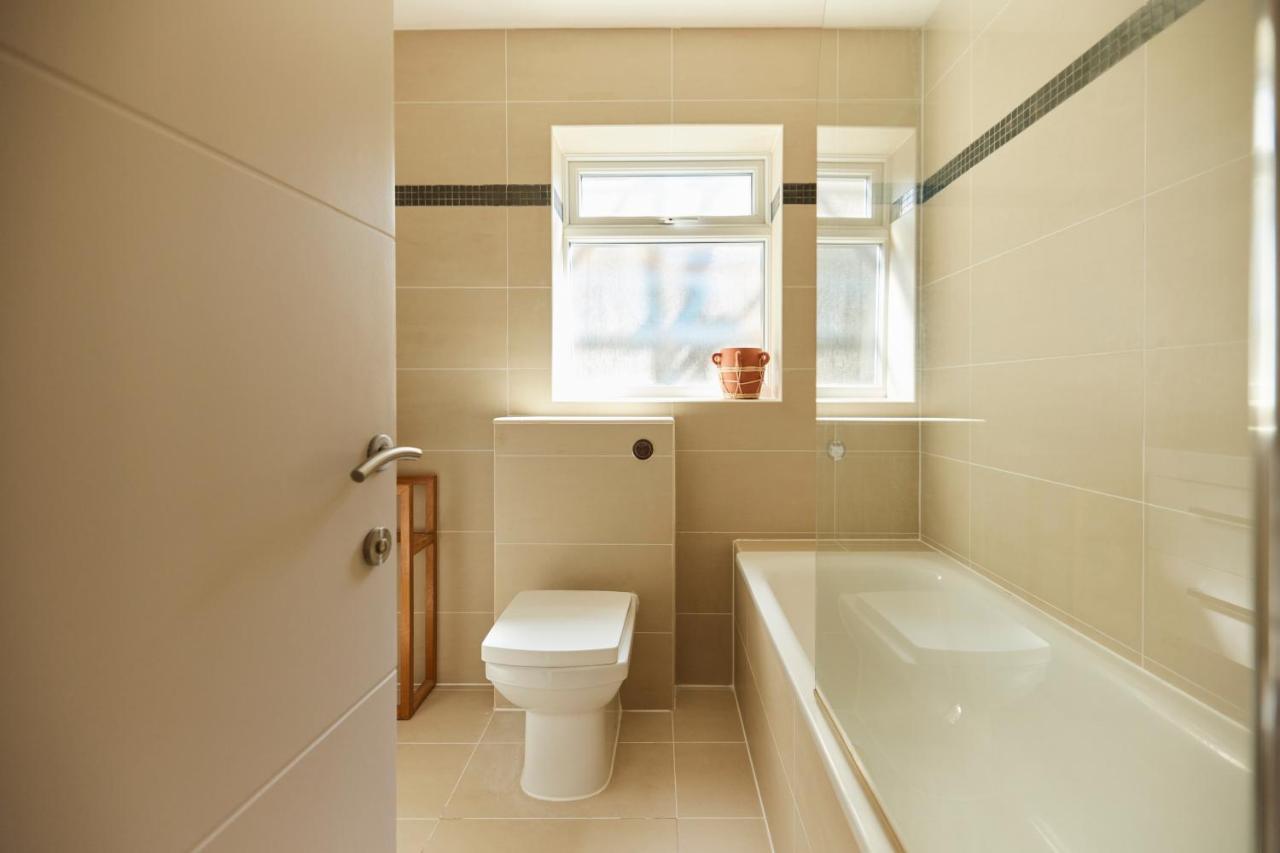 דירות לונדון The Kilburn Crib - Stunning 3Bdr Flat מראה חיצוני תמונה